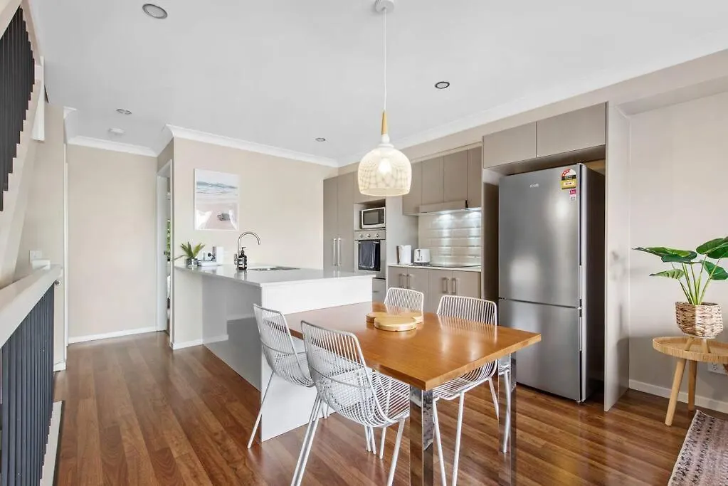 Spacious + Convenient! 3Bed/2.5Bath/1Car~Townhouse Brisbane 0*,  Australia