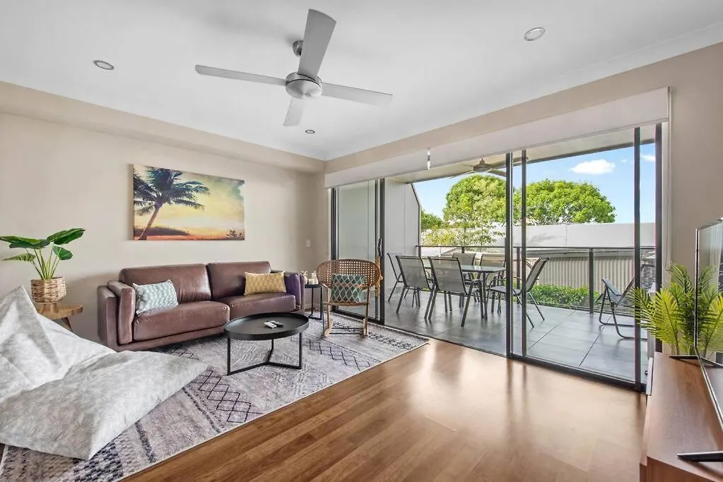Spacious + Convenient! 3Bed/2.5Bath/1Car~Townhouse Brisbane