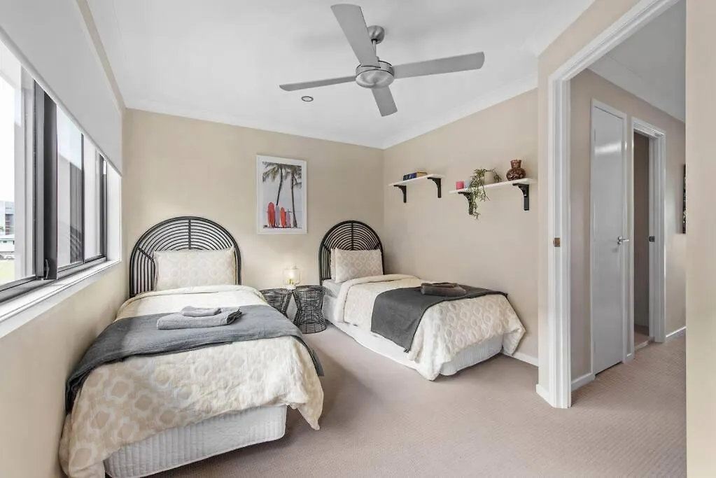 Spacious + Convenient! 3Bed/2.5Bath/1Car~Townhouse Brisbane