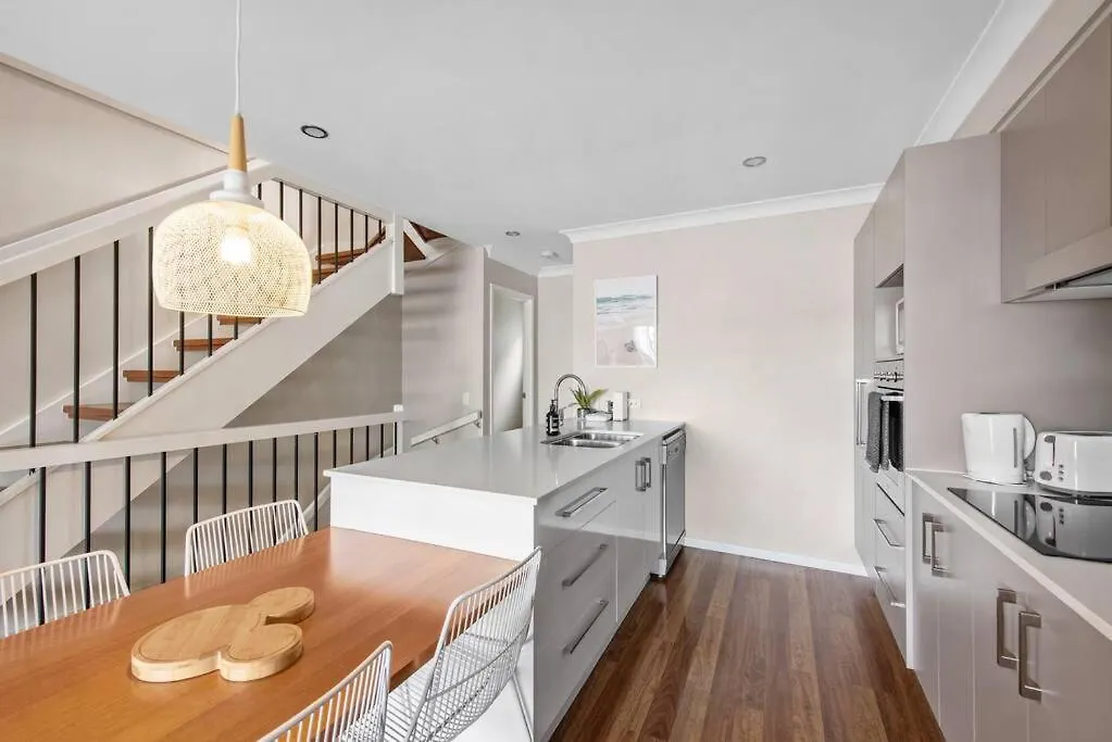 Spacious + Convenient! 3Bed/2.5Bath/1Car~Townhouse Brisbane Prázdninový dům