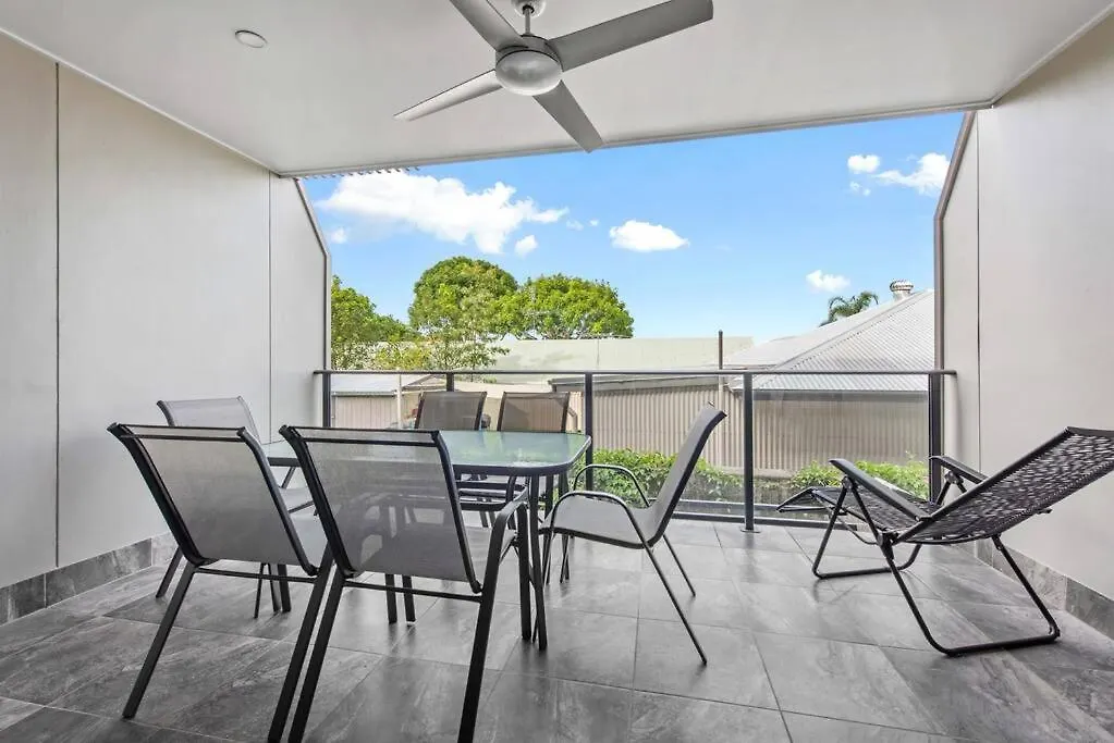Spacious + Convenient! 3Bed/2.5Bath/1Car~Townhouse Brisbane Prázdninový dům